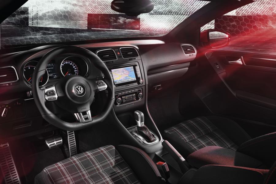  Volkswagen Golf GTi Cabrio 2012 года  (фото 53 из 61)
